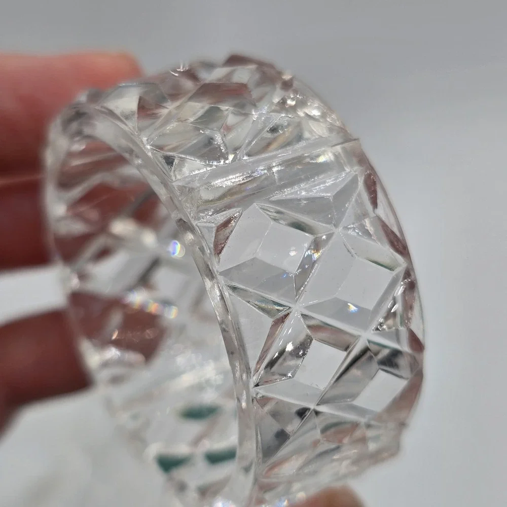 Vtg Set of 4 Acrylic Clear Crystal Cut Round Napkin Rings Made in Hong Kong